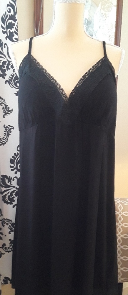 Black night gown